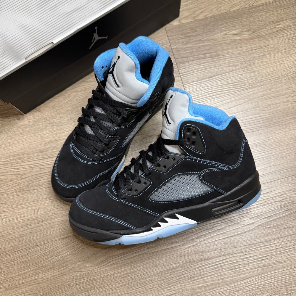 Jordan 5 Retro Black University Blue (2026)